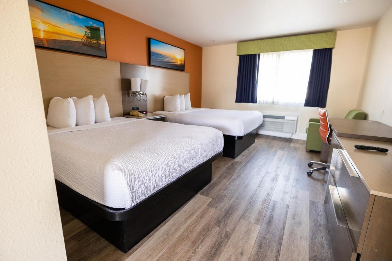 Days Inn By Wyndham Monterey Downtown Екстер'єр фото