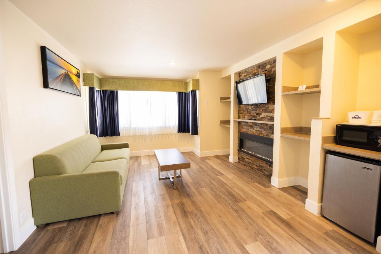 Days Inn By Wyndham Monterey Downtown Екстер'єр фото