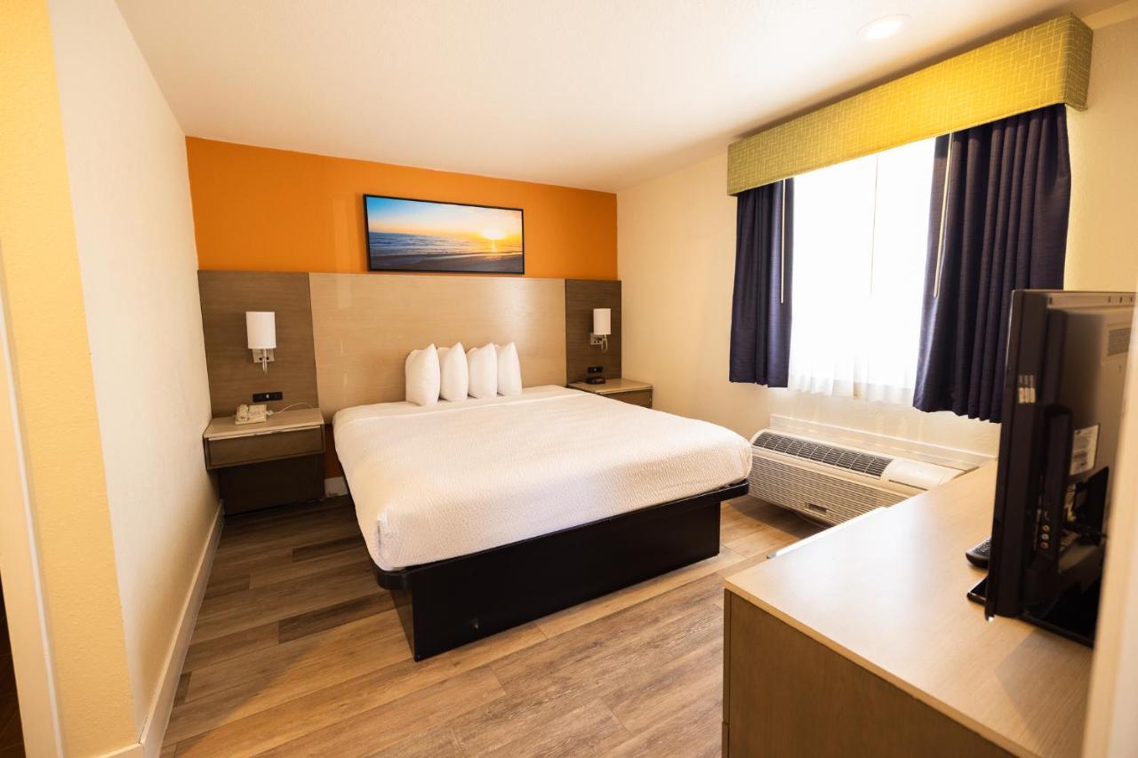 Days Inn By Wyndham Monterey Downtown Екстер'єр фото