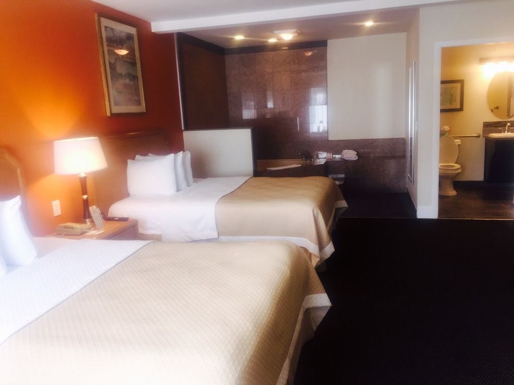Days Inn By Wyndham Monterey Downtown Екстер'єр фото