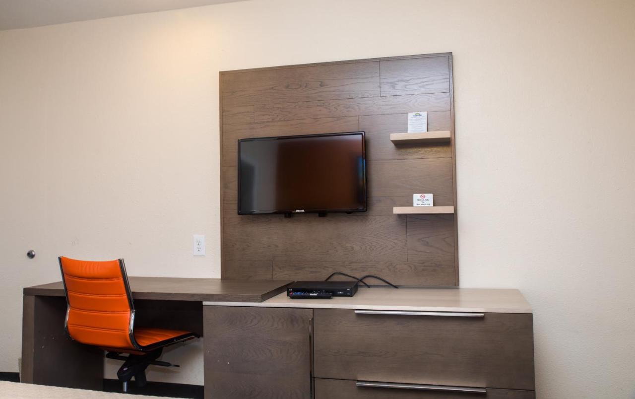Days Inn By Wyndham Monterey Downtown Екстер'єр фото